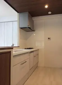 アンティーク調のインテリアが引き立つLDKに全面改装