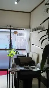 1.8mの幅のネイルサロン