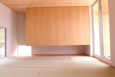 木の温もりを感じる和室