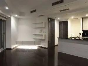 造作家具で壁面に広がりをプラス