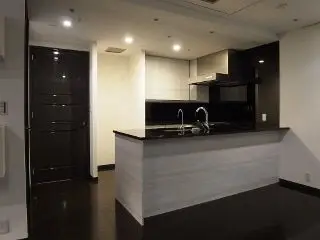 造作家具で壁面に広がりをプラス