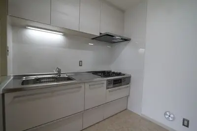 コンパクトの中にも使いやすいシステムキッチン