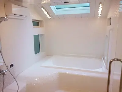 増築によってゆったりと入浴できる浴室に