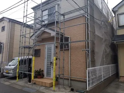 シックな外観
