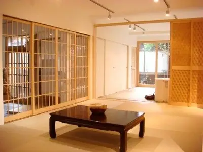 近代的和室　網代編みを建具に採用し趣を演出