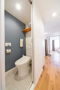 木目とタイルのゆったり空間