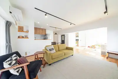 木目とタイルのゆったり空間