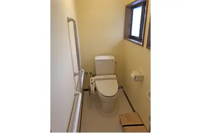 トイレのクロス張り替えとステンドグラス