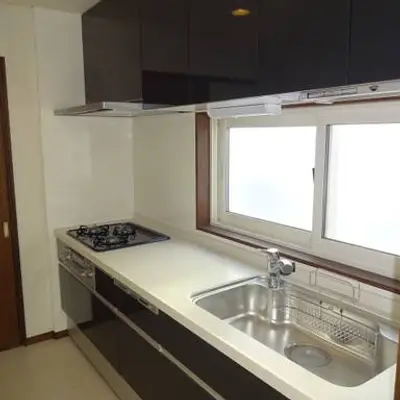 綺麗なキッチンから温かな食卓へ