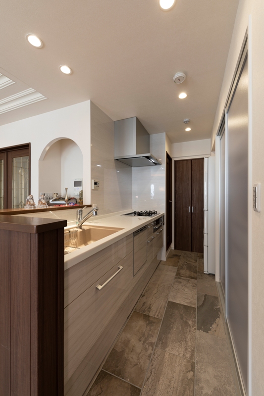 好きな家具が映えるクラシックモダンな空間 リフォーム費用 価格 料金の無料一括見積もり リショップナビ