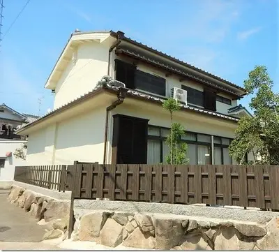 外壁ラジカル塗装・雨戸戸袋塗装・漆喰塗替・基礎化粧工事