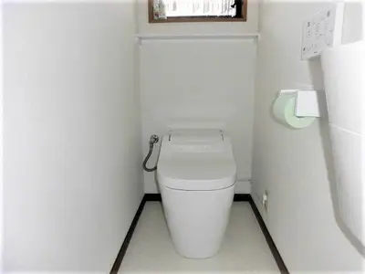 明るく清潔感のあるスッキリしたトイレへ