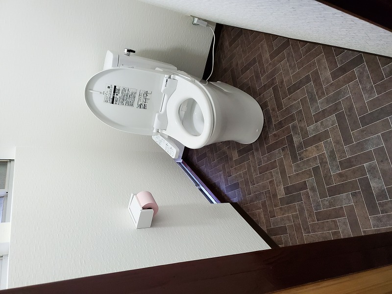『和から洋へ・・トイレ改修工事』