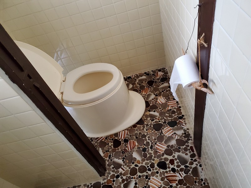 『和から洋へ・・トイレ改修工事』