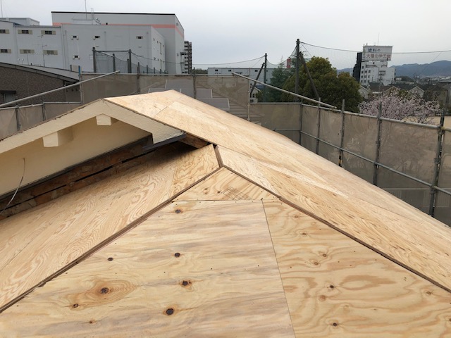 大阪府　茨木市　屋根葺き替え工事　ケイミュー社　ルーガ鉄平