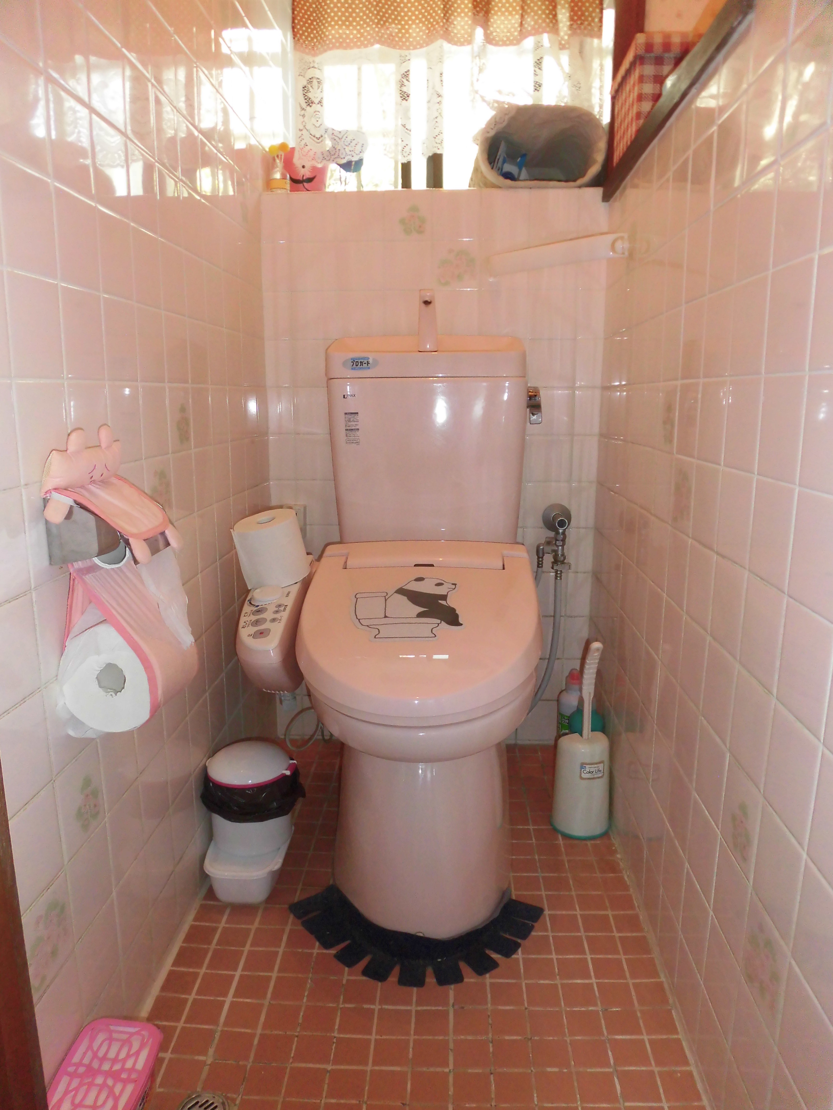 お手入れのしやすい、スッキリさわやかな印象のトイレへ