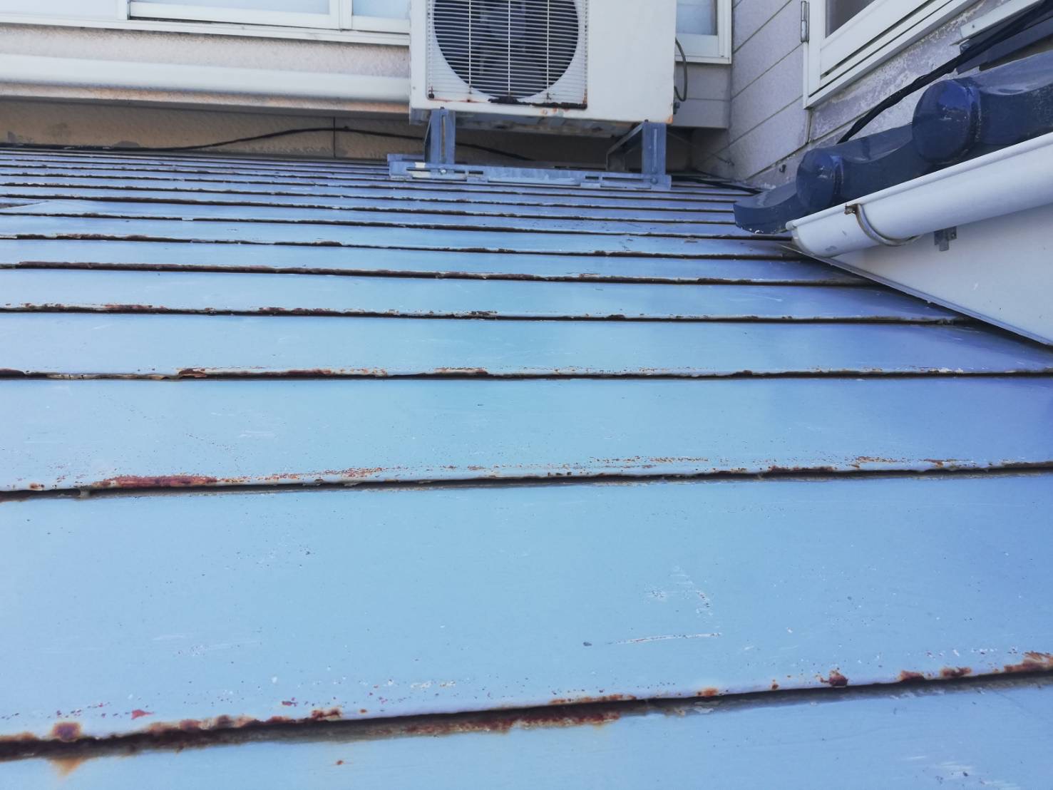 板金屋根塗装及び雪止め設置工事