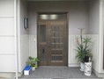 外壁補修とシーリングの打替えで、雰囲気が明るい仕上がりに