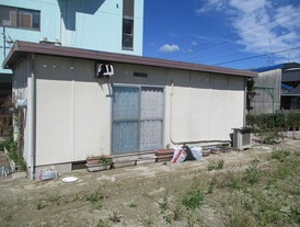 再塗装とシーリングの打替えで、スケールが強調された建物に