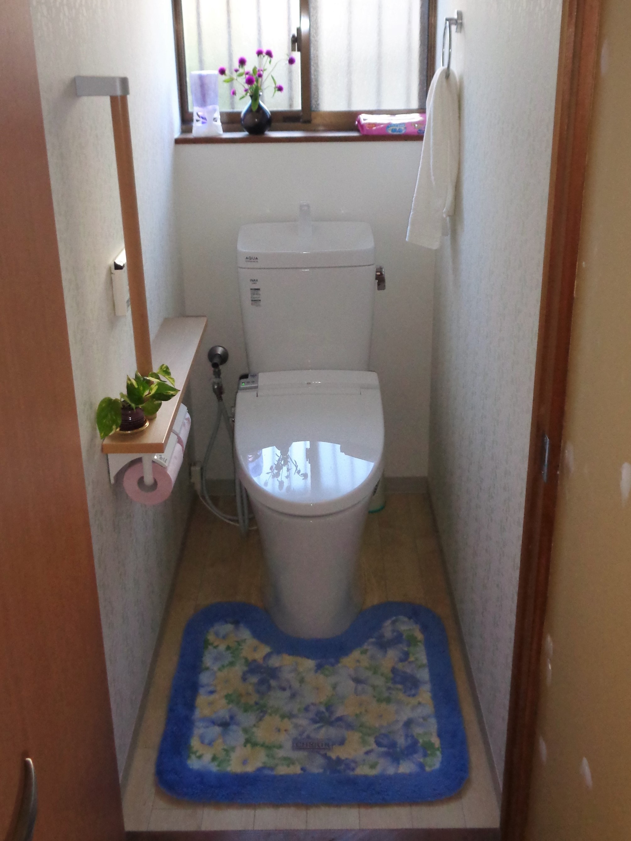 手摺をつけて一人暮らしのお母様も安心できるトイレに