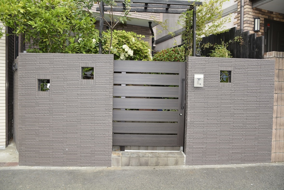 門扉、門柱をすっきりとモダンにリフレッシュ