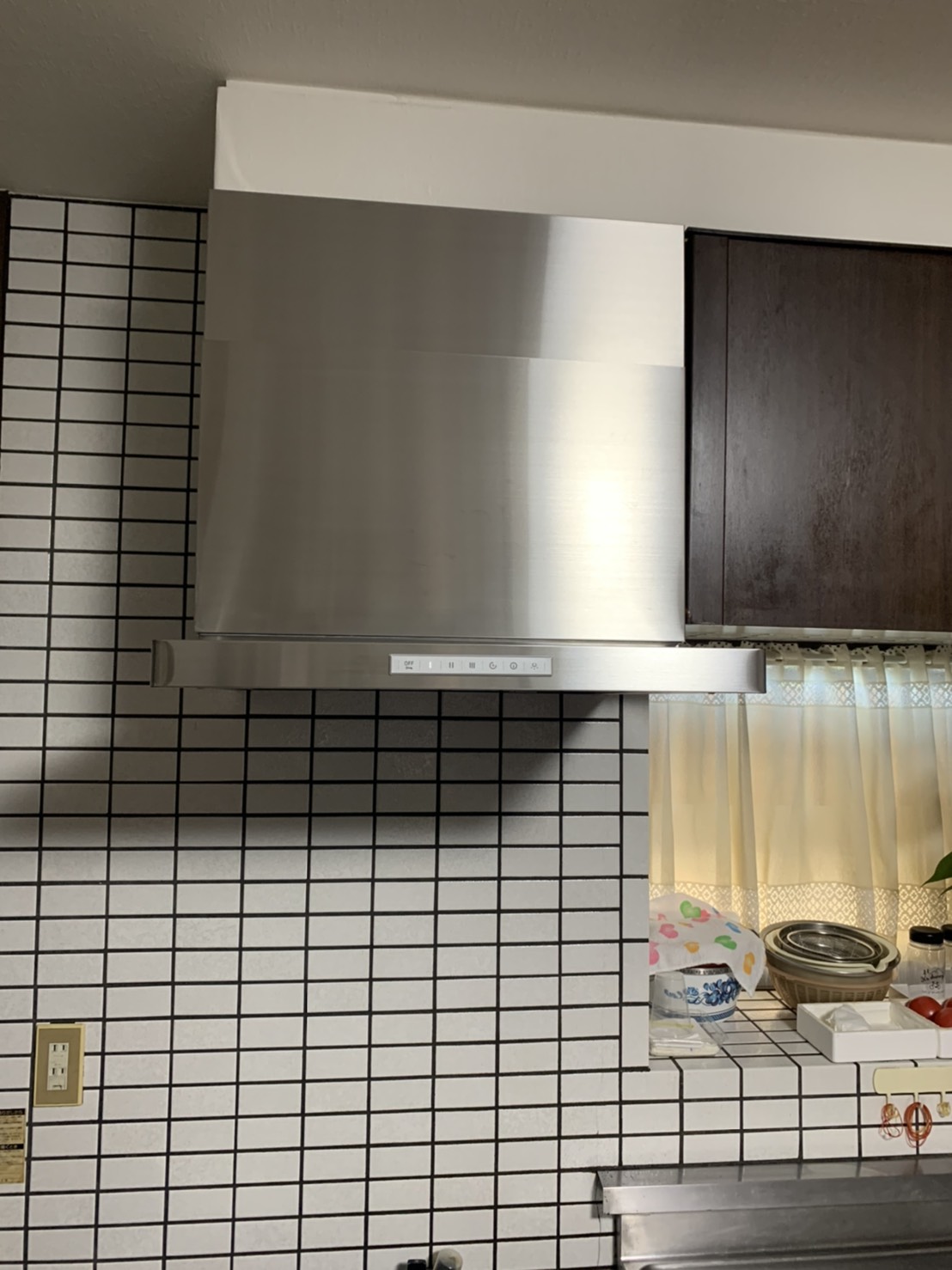 お手入れ簡単。スタイリッシュなレンジフードとトイレへ