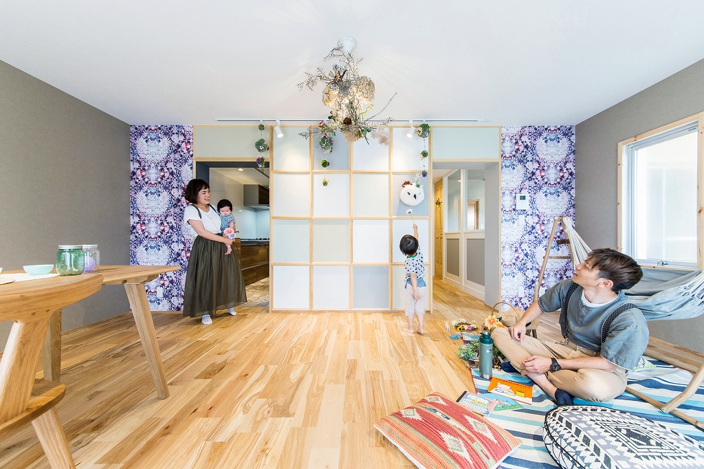 STAY HOMEの中、家の中を森に見立てた空間