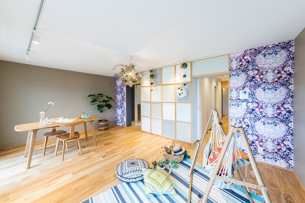 STAY HOMEの中、家の中を森に見立てた空間