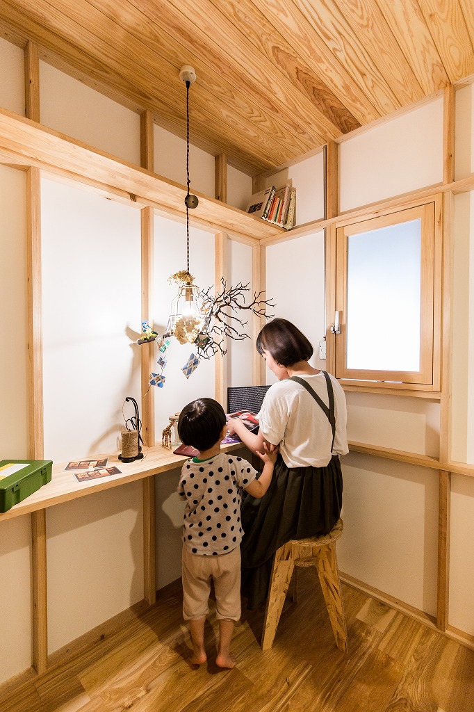 STAY HOMEの中、家の中を森に見立てた空間
