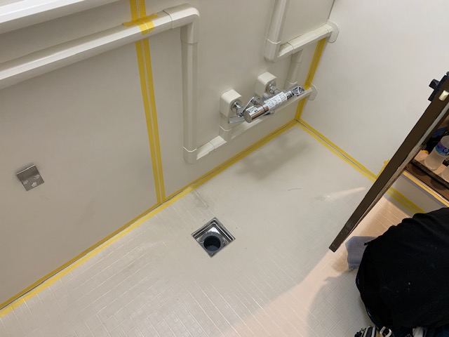 タイル浴室を低予算でユニットバスの様に・・。