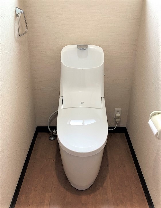 LIXIL手洗い付きのトイレですっきりとした空間に