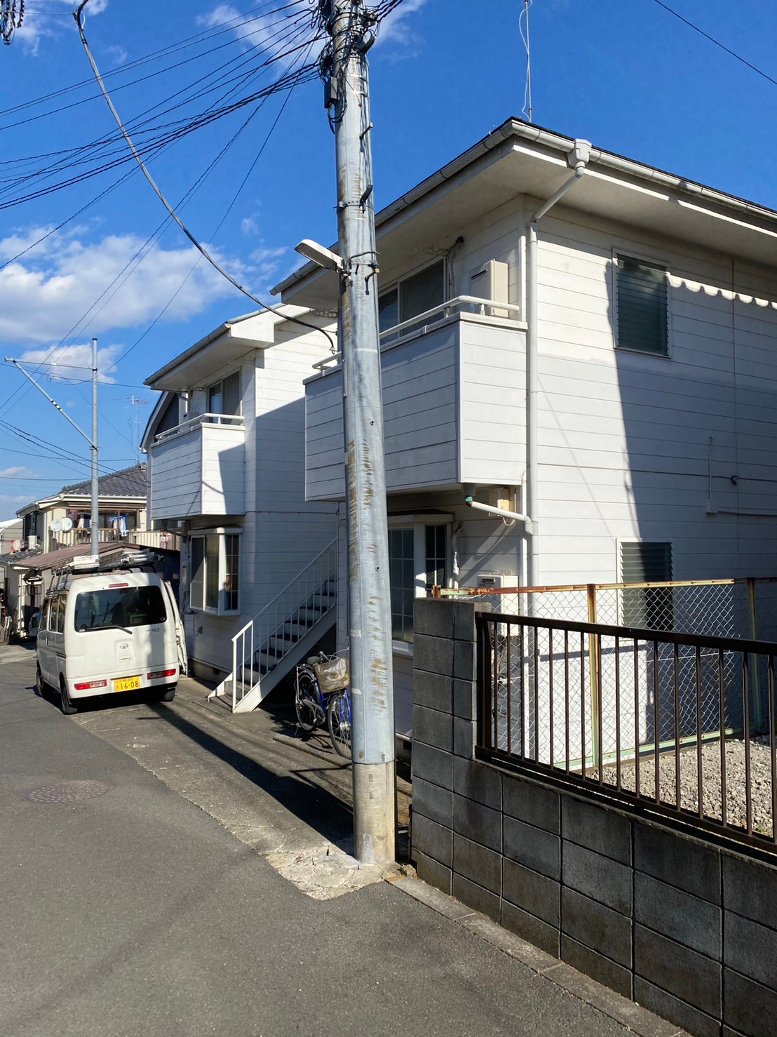 最近流行りのブラックカラーの外壁塗装になります！