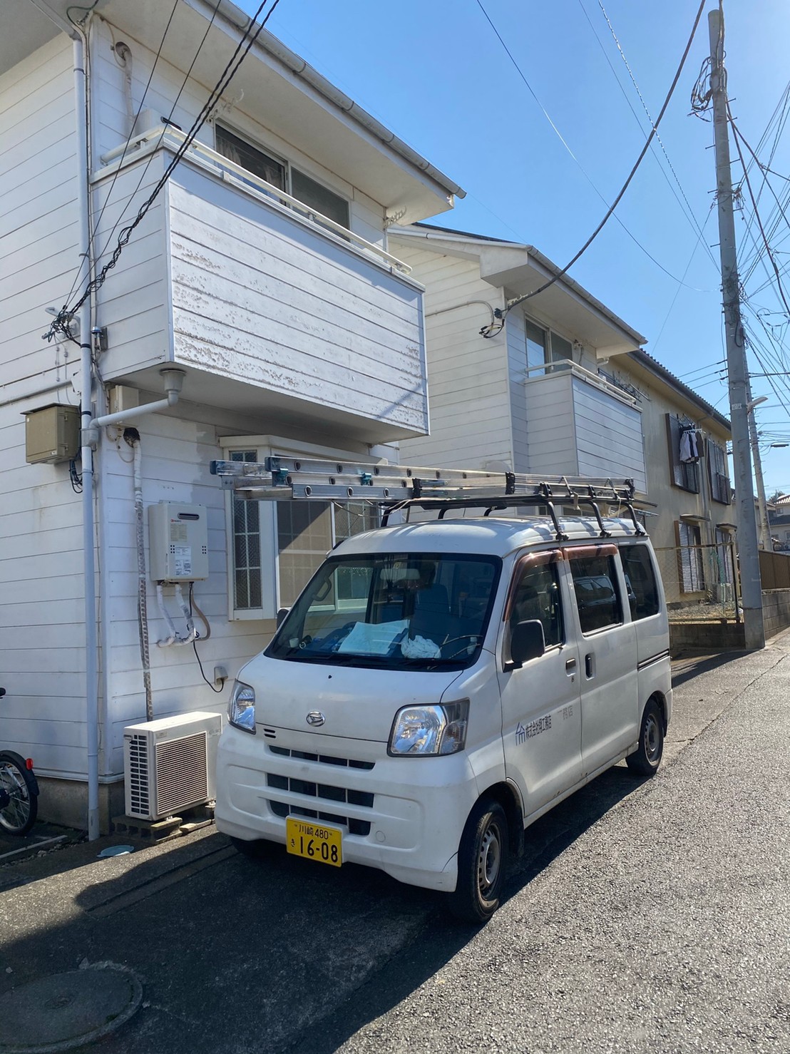 最近流行りのブラックカラーの外壁塗装になります！