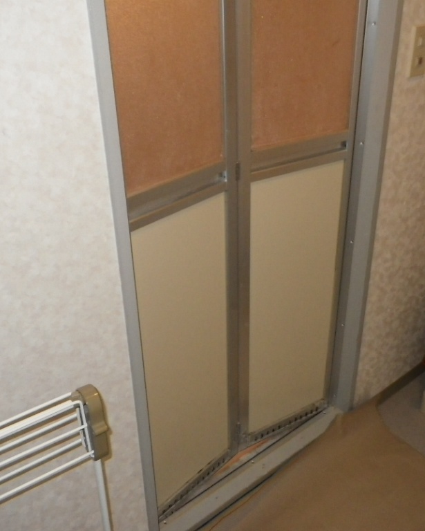 浴室ドア交換 浴室折れ戸に交換事例