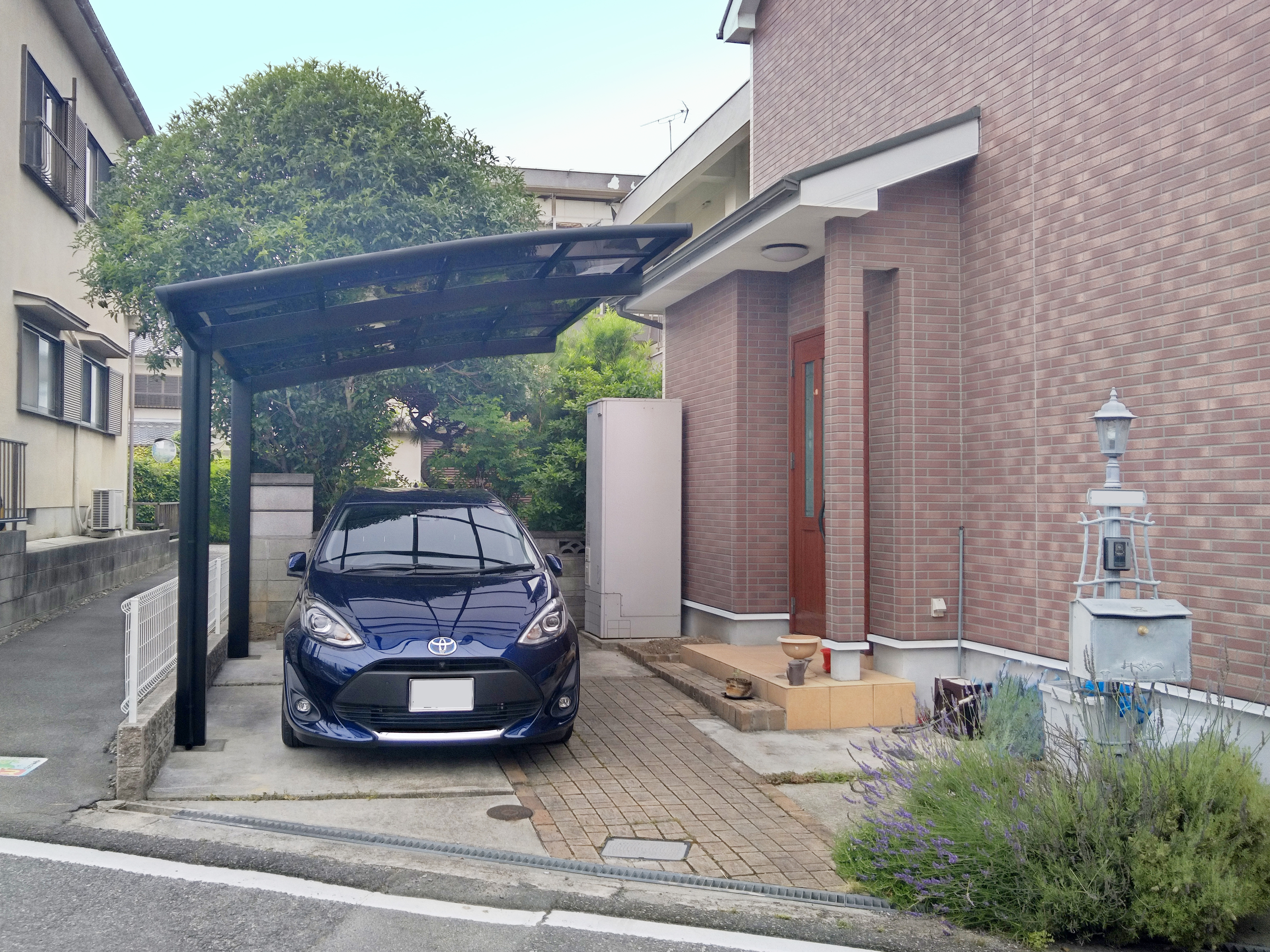 愛車を日差しや雨ざらしから守るカーポート設置