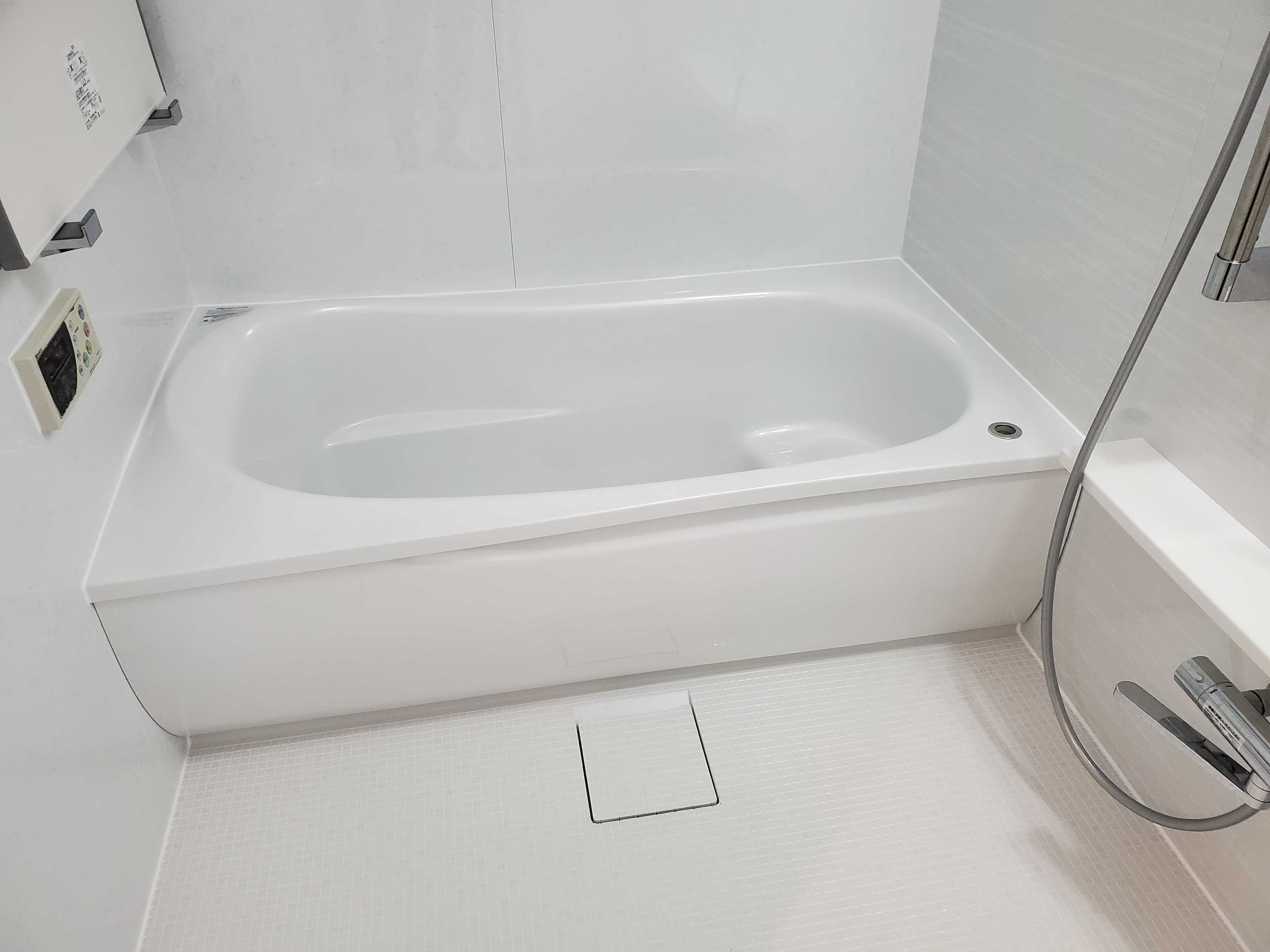 広々として使いやすいカウンターのついたお風呂にリモデル！