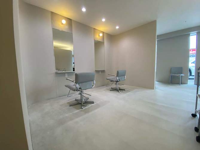 スケルトンから優しさの溢れる美容室へ