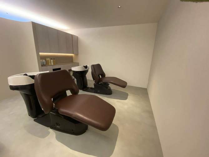 スケルトンから優しさの溢れる美容室へ