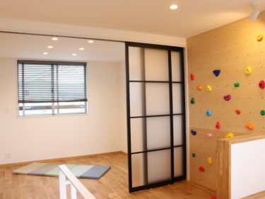 洋室を子供の成長を考慮した楽しく使える部屋に