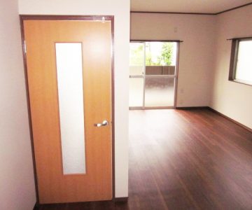 一間続きの部屋は仕切り壁造作間仕切りで2部屋に