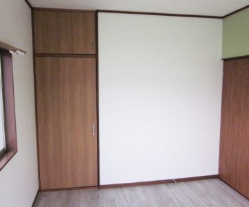 一間続きの部屋は仕切り壁造作間仕切りで2部屋に