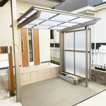 住まいの雰囲気に合わせたLIXILのサイクルボードを設置
