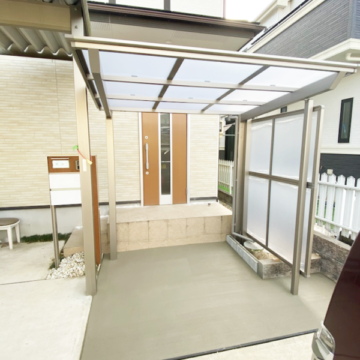 住まいの雰囲気に合わせたLIXILのサイクルボードを設置