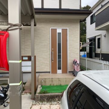 住まいの雰囲気に合わせたLIXILのサイクルボードを設置