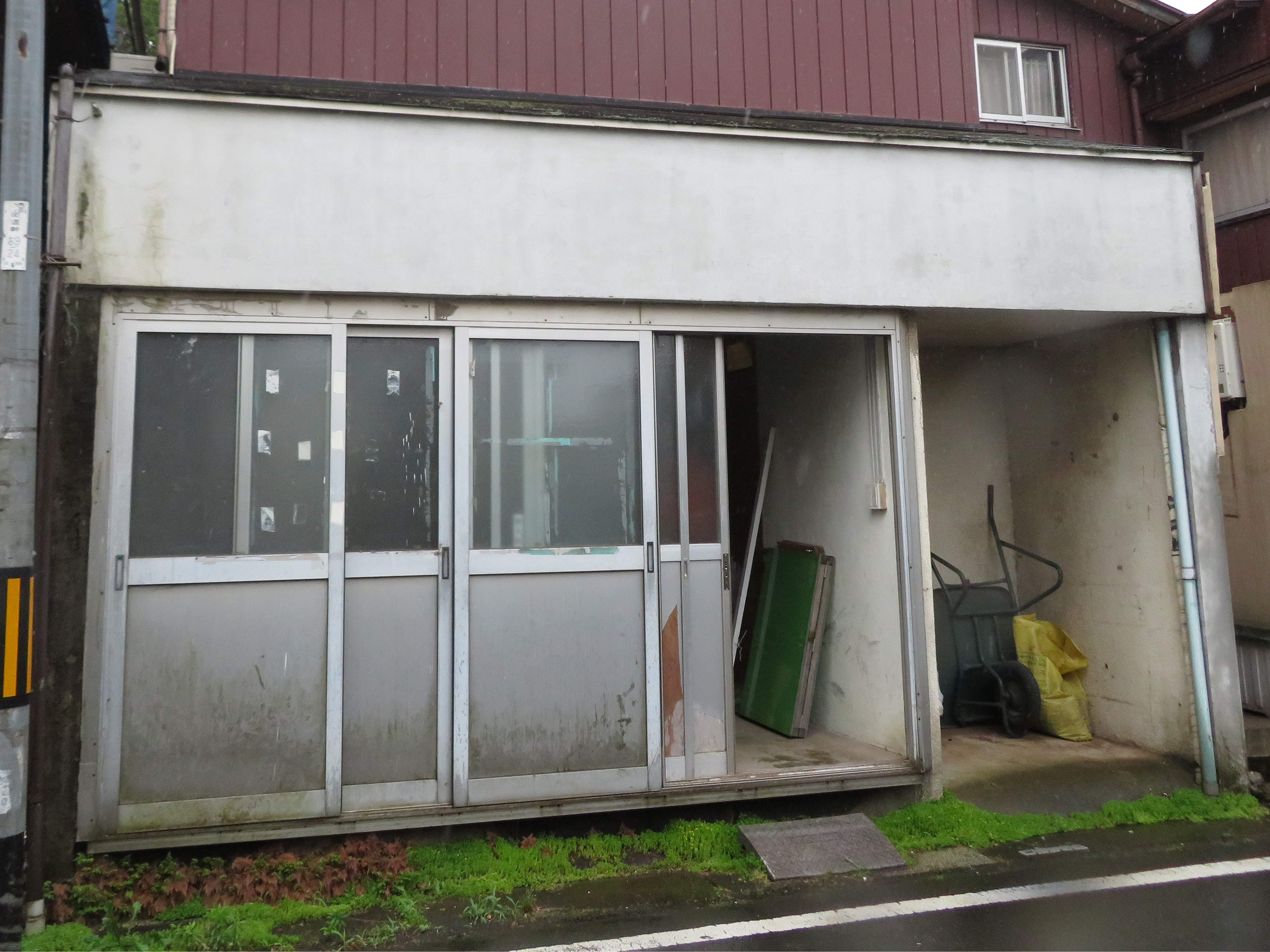 戸建の１階をオシャレなガレージに変身！