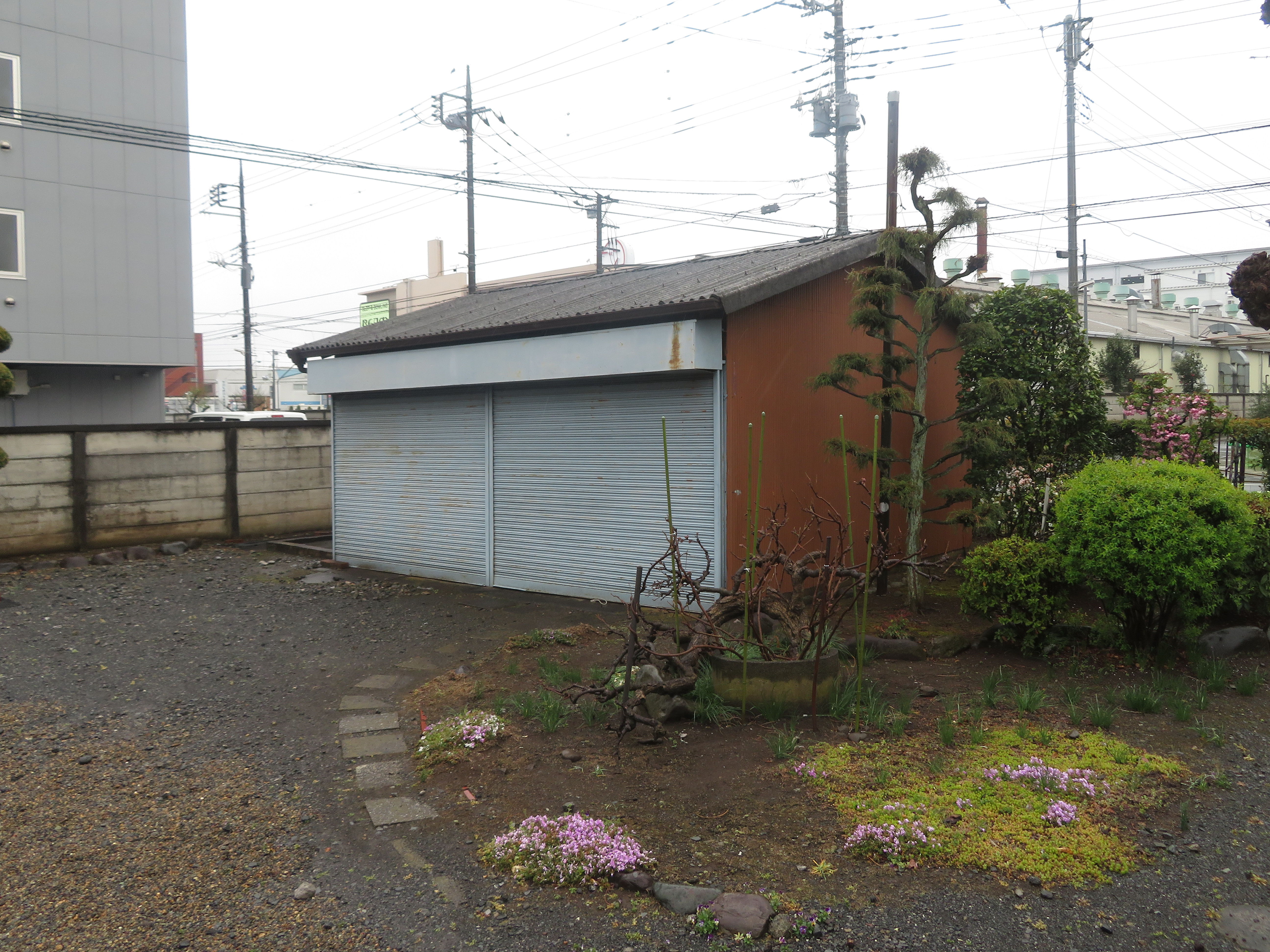 物置を新しくして駐車場も造りました！