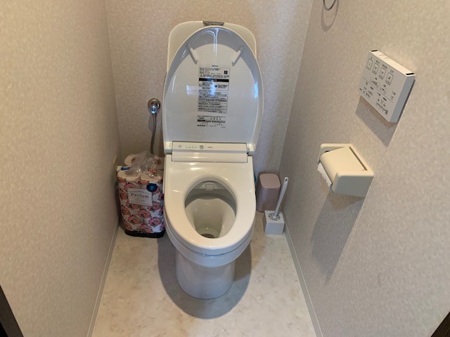 リーズナブルでお掃除も楽々なトイレに変身！