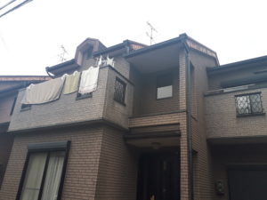 急な天候不良にも役立つテラス屋根を取り付け