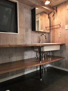 水廻り中心に施工・全体的に大人な雰囲気漂う空間
