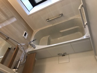 劣化が目立つ浴室を内装・設備も含めてきれいに施工